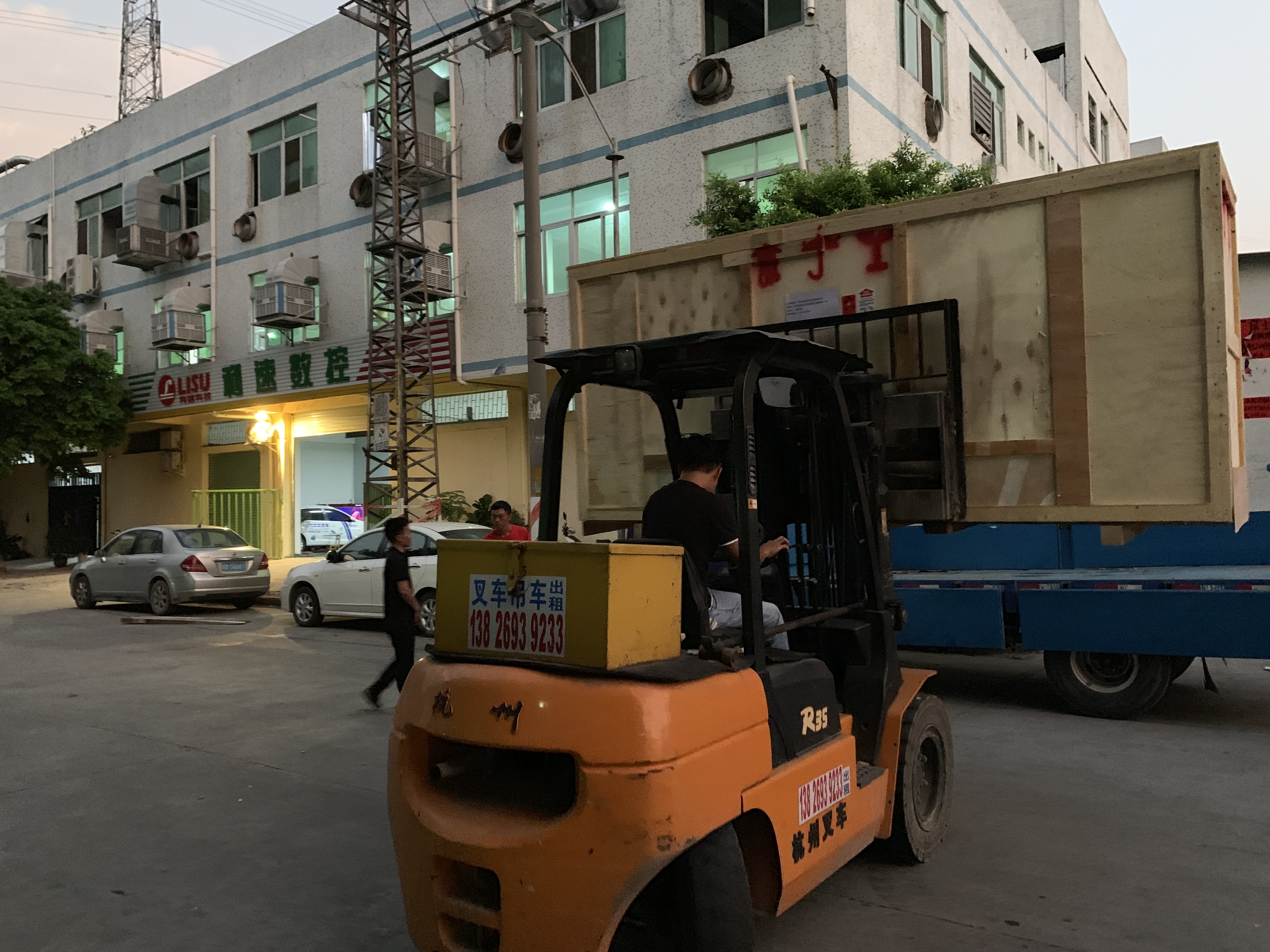 两米自动换刀钻管机出货江苏